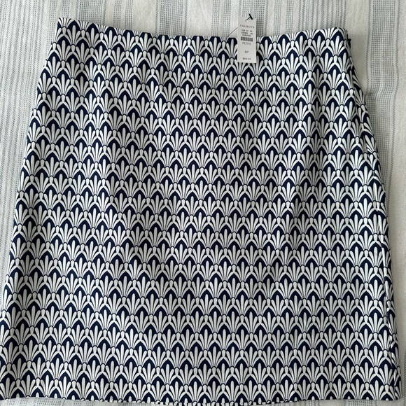NWT TALBOTS Petite Blue and White Skirt - Picture 2 of 3